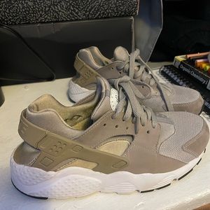 Women’s Huaraches Size 6.5